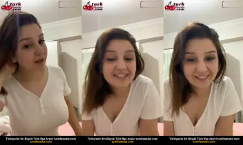 İlayda Açıkça Genç Kızın Odasında Canlı Yayın