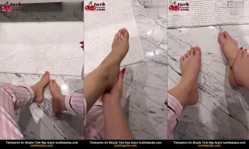 Ayak Fetiş videosu – Zeus, ayakları yağla ıslatır ve sergiler